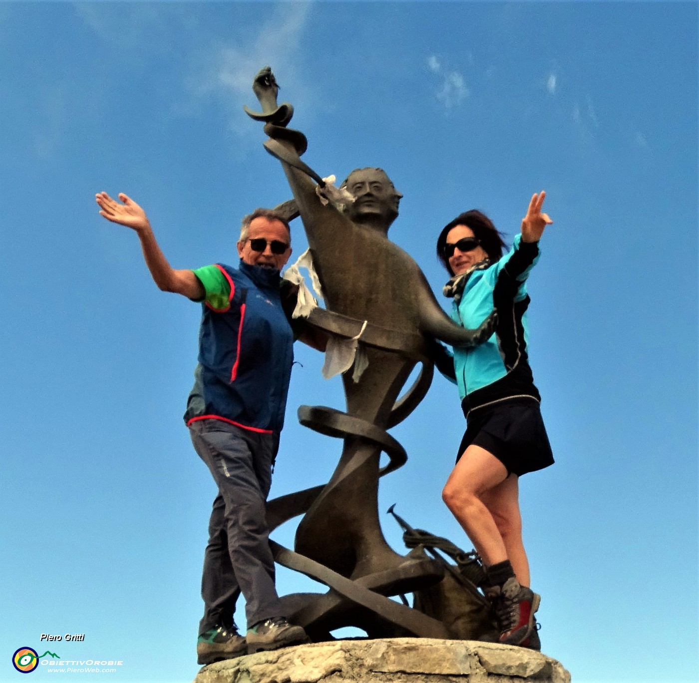 70 Sul piedistallo con l'Angelo delle Cadelle .JPG -                                